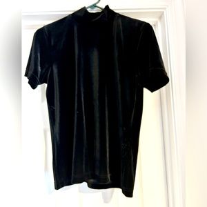Liz Clayburn stretch velvet mock turtleneck. Size medium
